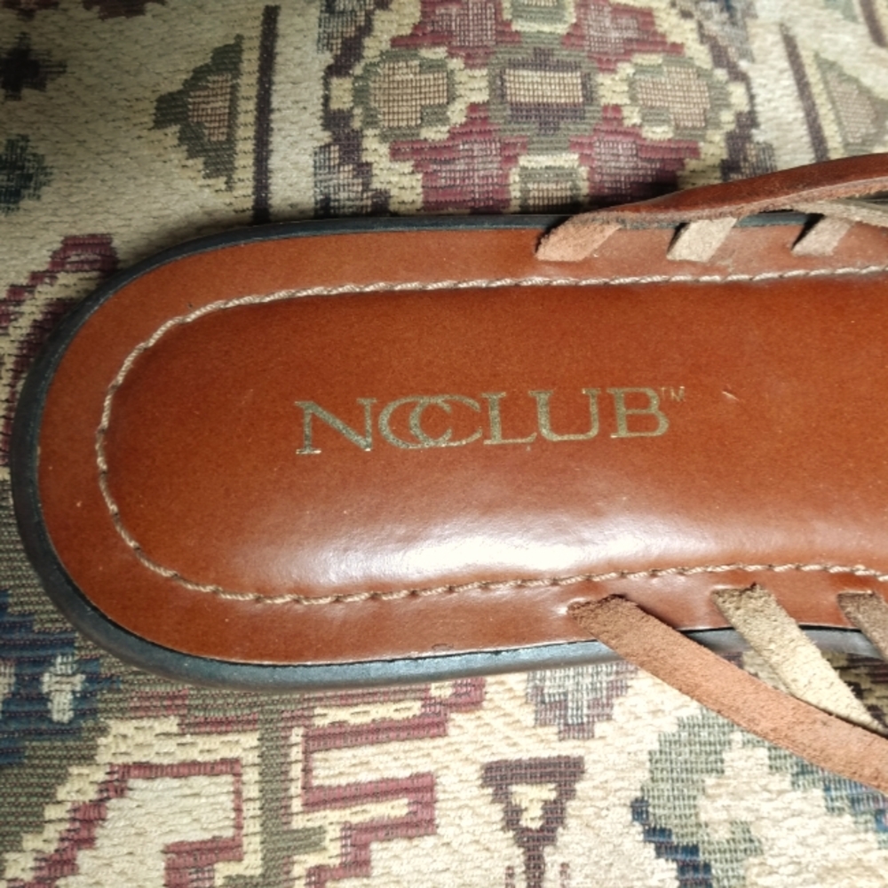 NC CLUB Strappy LeatherThong Sandals - Picture 3 of 7